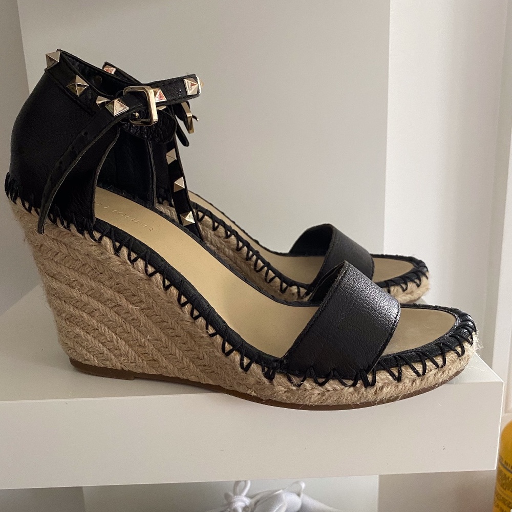 Studded wedges